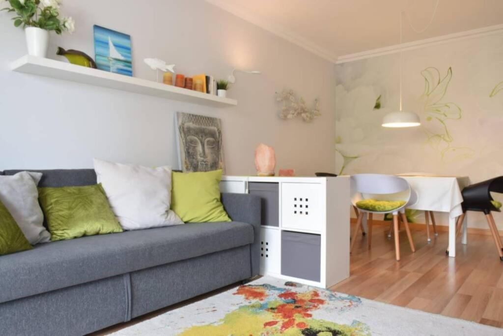 Brina, Stylish In Apartamento *